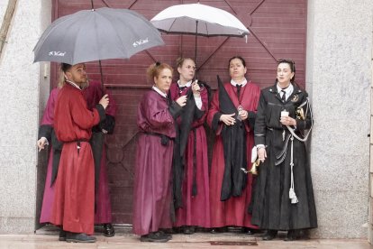 Spensión de la procesión organizada por la Cofradía del Santo Cristo del Desenclavo.