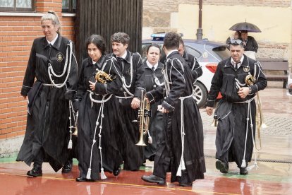 Spensión de la procesión organizada por la Cofradía del Santo Cristo del Desenclavo.