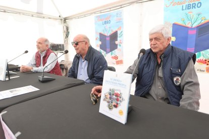 Rafa Casas, Lolo Gay y Toño Criado presentaron 'El Bierzo, identidad propia'.