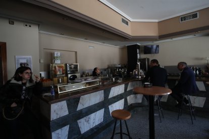 Las imágenes del apagón en la capital berciana.