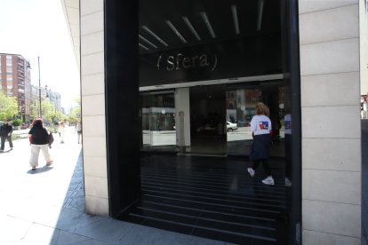 Las imágenes del apagón en la capital berciana.