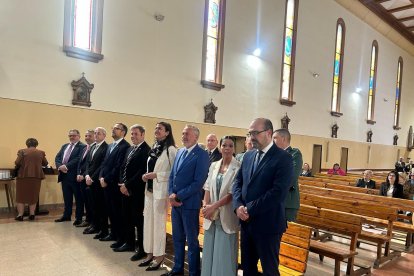 Acto religioso por las fiestas del barrio ponferradino.