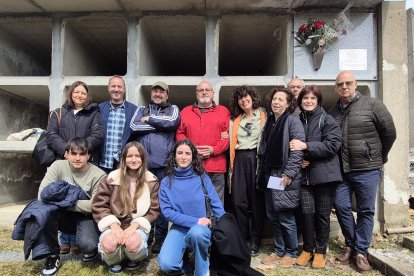 La ARMH entrega los restos de represaliados de Casares y Busdongo