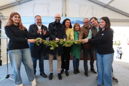 La feria vitivinícola referente en la comarca se celebra en la plaza Mayor cacabelense durante todo el fin de semana.