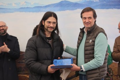 La feria vitivinícola referente en la comarca se celebra en la plaza Mayor cacabelense durante todo el fin de semana.