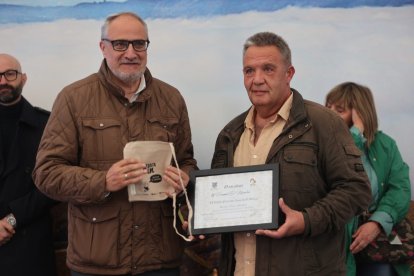 La feria vitivinícola referente en la comarca se celebra en la plaza Mayor cacabelense durante todo el fin de semana.