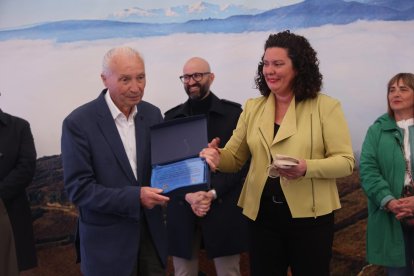 La feria vitivinícola referente en la comarca se celebra en la plaza Mayor cacabelense durante todo el fin de semana.