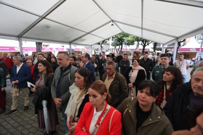 La feria vitivinícola referente en la comarca se celebra en la plaza Mayor cacabelense durante todo el fin de semana.