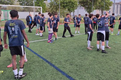 El equipo peñista festeja el título conquistado por todo lo alto en su feudo de La Palomera.