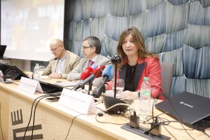 La rectora Nuria González, durante su intervención.