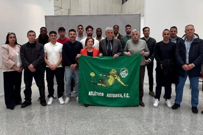 El club maragato fue recibido por el delegado de la Junta en León, eduardo Diego.