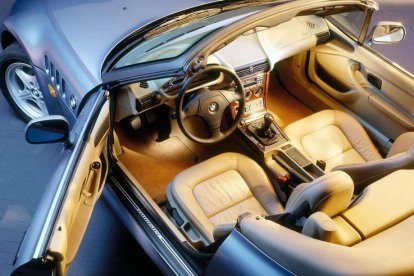 Sugestiva carrocería, amplio abanico motorístico y un cuidado habitáculo, el Z3 resultó ser toda una ‘golosina’ en los catálogos de la ‘Bayerische’, convirtiéndose también 
en el primer modelo de la marca fabricado fuera de Alemania.