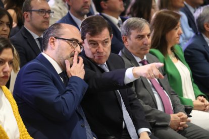 Morala y Mañueco en el Ayuntamiento.