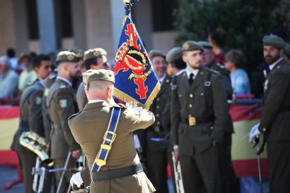 Vistosa Jura de Bandera para civiles en Ponferrada