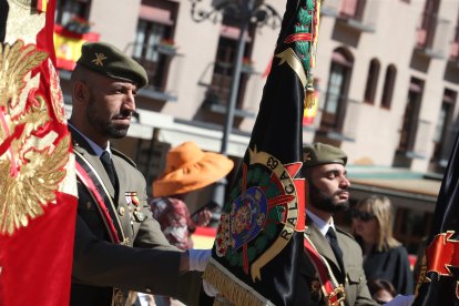 Vistosa Jura de Bandera para civiles en Ponferrada