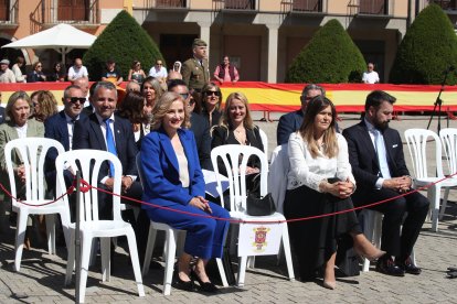 Vistosa Jura de Bandera para civiles en Ponferrada