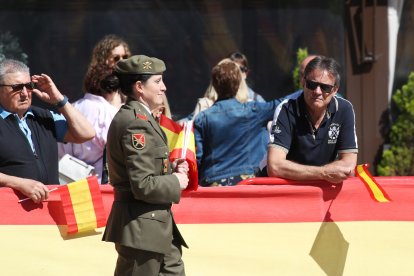 Vistosa Jura de Bandera para civiles en Ponferrada