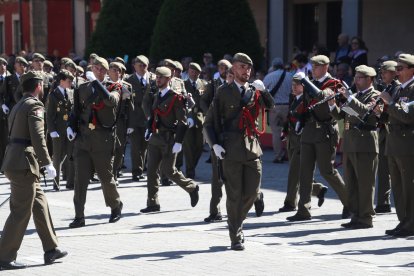 Vistosa Jura de Bandera para civiles en Ponferrada