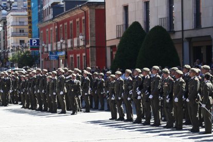 Vistosa Jura de Bandera para civiles en Ponferrada