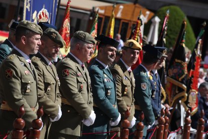 Vistosa Jura de Bandera para civiles en Ponferrada