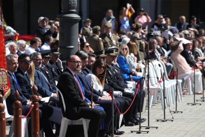 Vistosa Jura de Bandera para civiles en Ponferrada