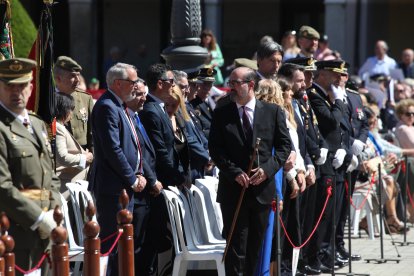 Vistosa Jura de Bandera para civiles en Ponferrada