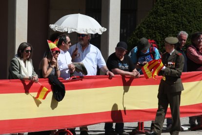Vistosa Jura de Bandera para civiles en Ponferrada
