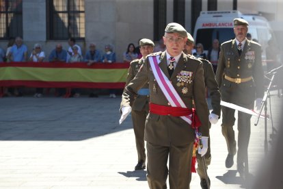 Vistosa Jura de Bandera para civiles en Ponferrada