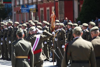 Vistosa Jura de Bandera para civiles en Ponferrada
