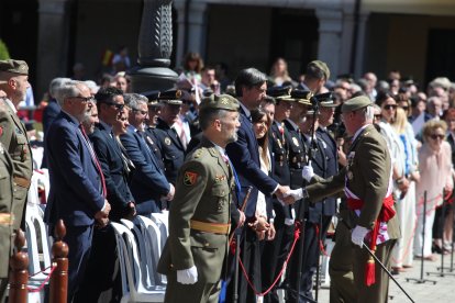 Vistosa Jura de Bandera para civiles en Ponferrada