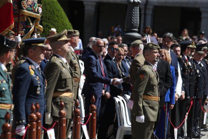 Vistosa Jura de Bandera para civiles en Ponferrada