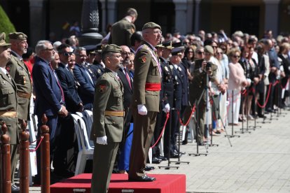 Vistosa Jura de Bandera para civiles en Ponferrada