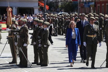 Vistosa Jura de Bandera para civiles en Ponferrada
