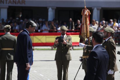 Vistosa Jura de Bandera para civiles en Ponferrada
