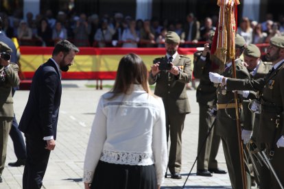 Vistosa Jura de Bandera para civiles en Ponferrada