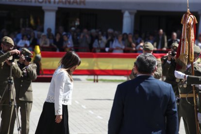 Vistosa Jura de Bandera para civiles en Ponferrada