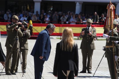 Vistosa Jura de Bandera para civiles en Ponferrada