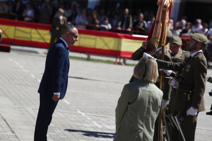 Vistosa Jura de Bandera para civiles en Ponferrada