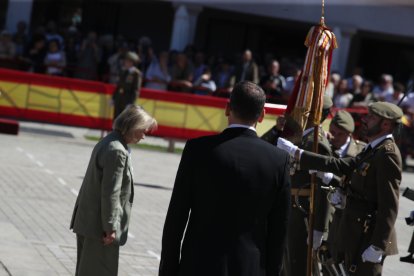 Vistosa Jura de Bandera para civiles en Ponferrada