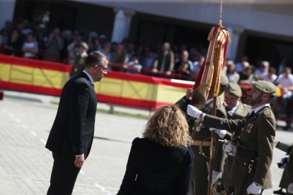 Vistosa Jura de Bandera para civiles en Ponferrada