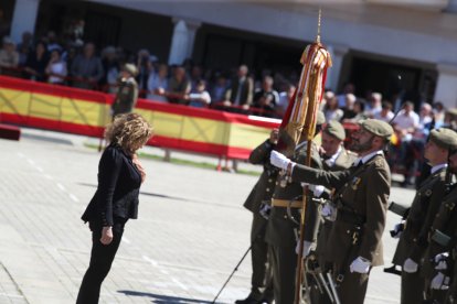 Vistosa Jura de Bandera para civiles en Ponferrada