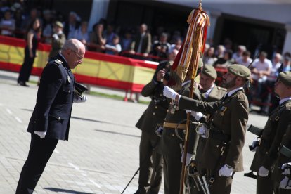 Vistosa Jura de Bandera para civiles en Ponferrada