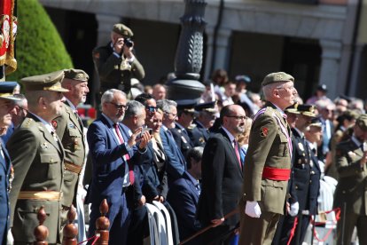 Vistosa Jura de Bandera para civiles en Ponferrada