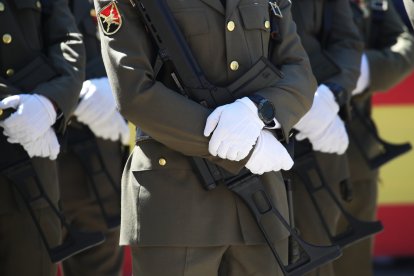 Vistosa Jura de Bandera para civiles en Ponferrada