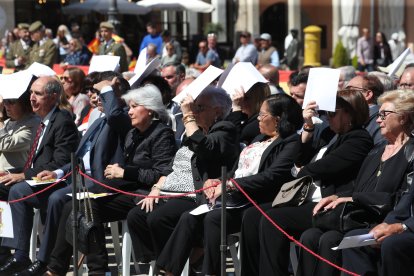 Vistosa Jura de Bandera para civiles en Ponferrada