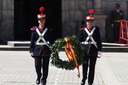 Vistosa Jura de Bandera para civiles en Ponferrada