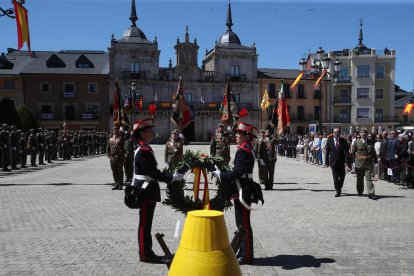Vistosa Jura de Bandera para civiles en Ponferrada