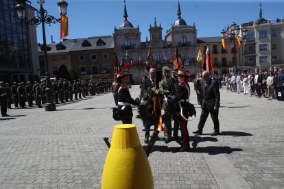 Vistosa Jura de Bandera para civiles en Ponferrada