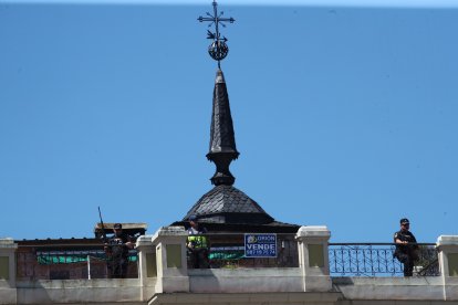 Vistosa Jura de Bandera para civiles en Ponferrada