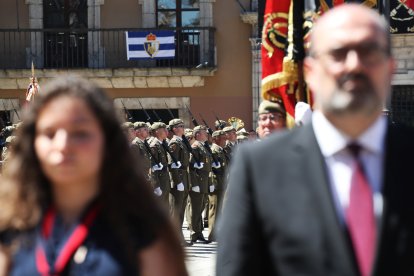 Vistosa Jura de Bandera para civiles en Ponferrada